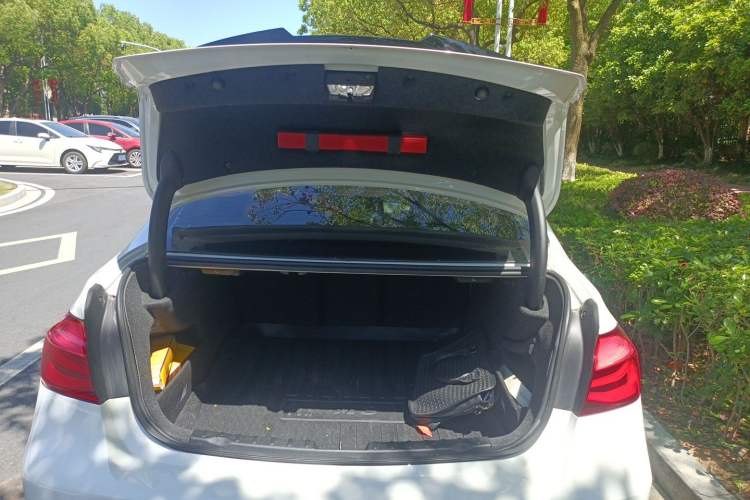 Used BMW 3 Series 2019 320i M Sport Package Trunk