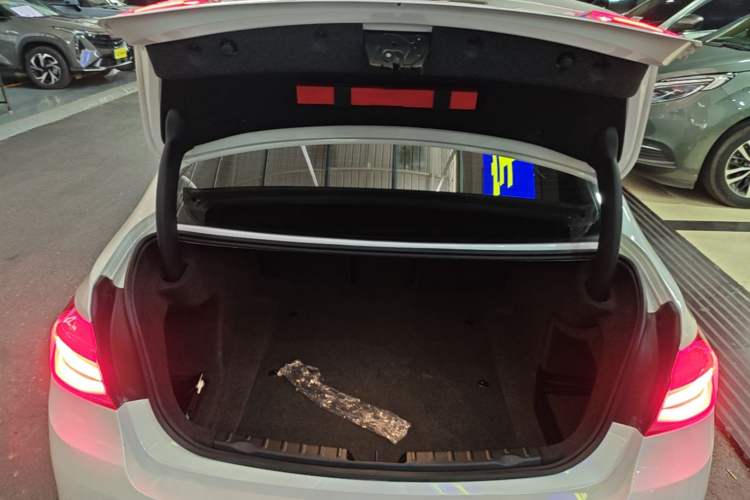 Used BMW 3 Series 2019 320Li Fashion Model Trunk