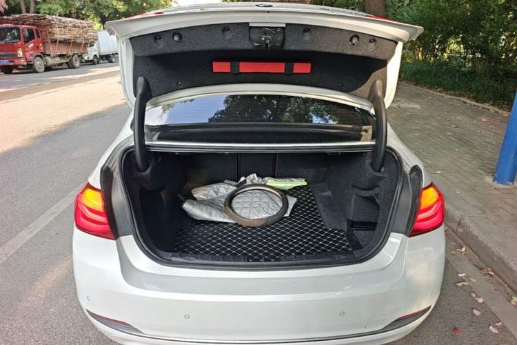 Used BMW 3 Series 2019 320Li Fashion Model Trunk