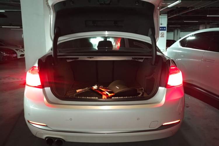 Used BMW 3 Series 2019 320Li Fashion Model Trunk