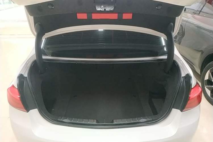 Used BMW 3 Series 2019 320Li Fashion Model Trunk