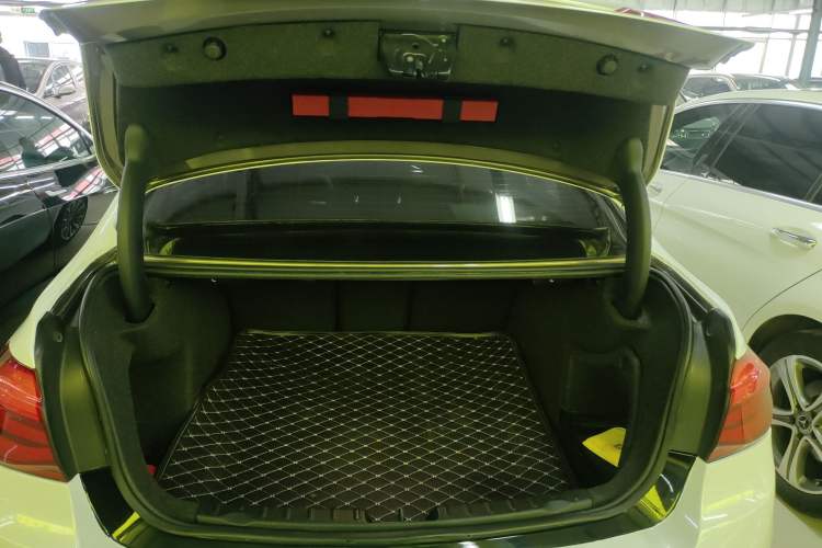 Used BMW 3 Series 2019 320Li Fashion Model Trunk