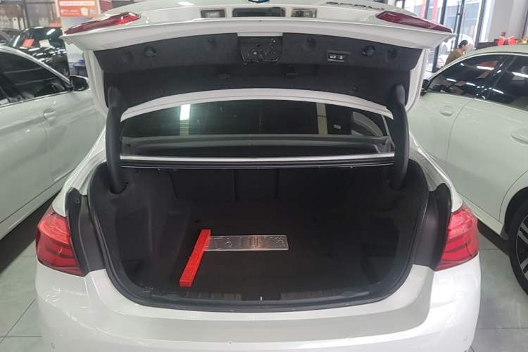 Used BMW 3 Series 2019 320Li Fashion Model Trunk