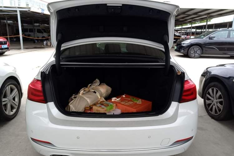 Used BMW 3 Series 2019 320Li Fashion Model Trunk