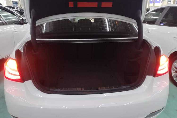 Used BMW 3 Series 2019 320Li Fashion Model Trunk