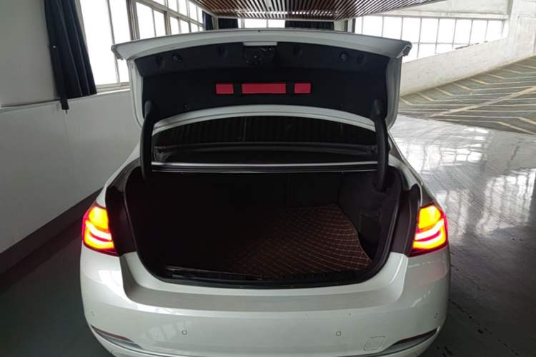 Used BMW 3 Series 2019 320Li Fashion Model Trunk