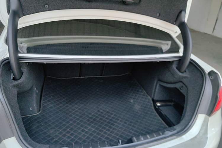 Used BMW 3 Series 2019 320Li Fashion Model Trunk