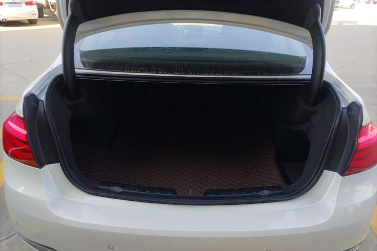 Used BMW 3 Series 2019 320Li Fashion Model Trunk