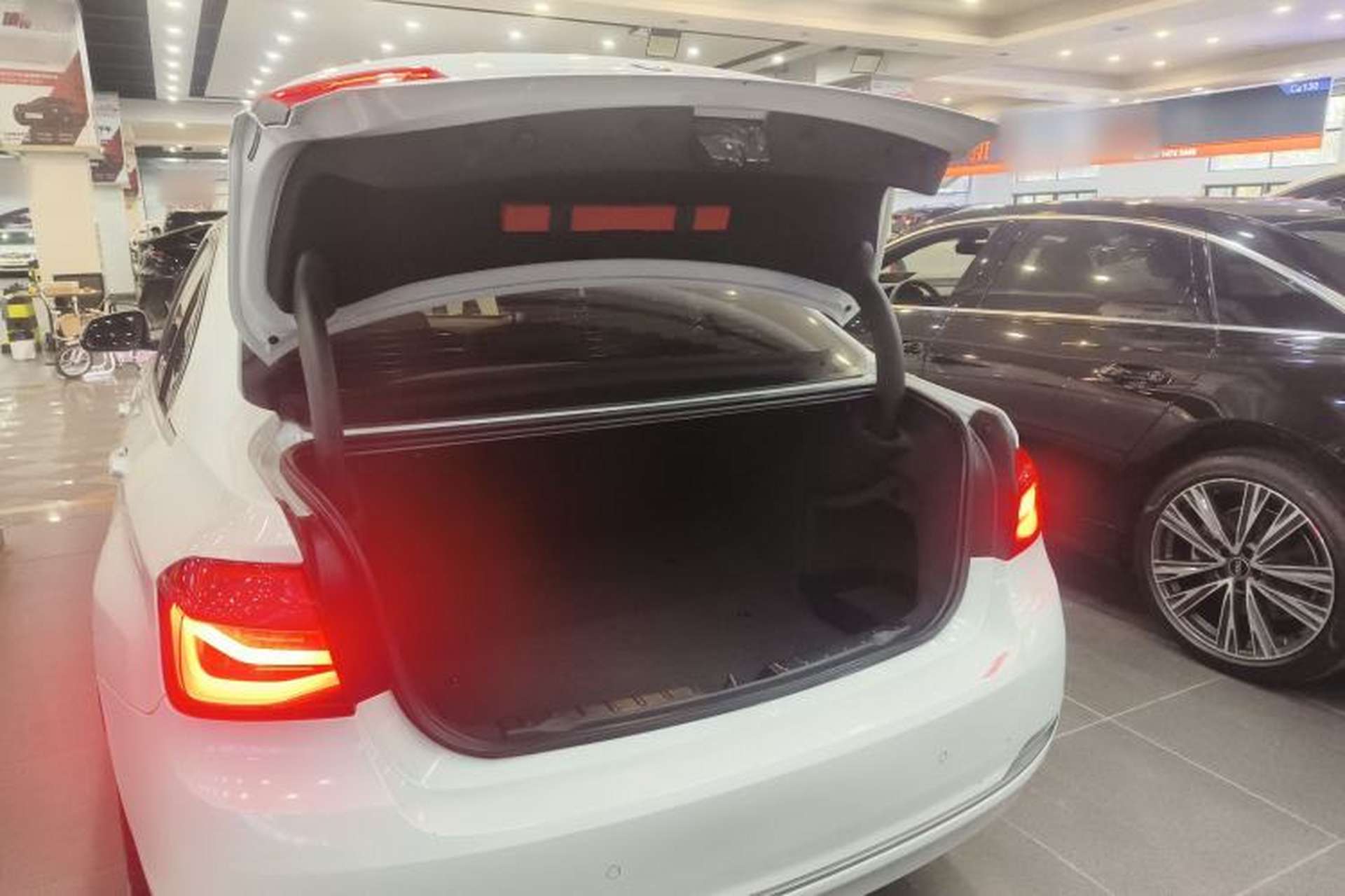 Used BMW 3 Series 2019 320Li Fashion Model Trunk