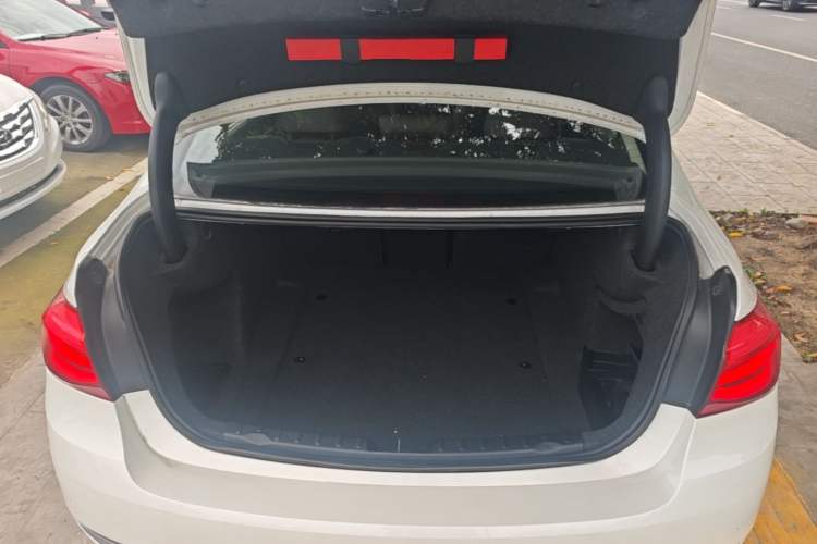 Used BMW 3 Series 2019 320Li Fashion Model Trunk