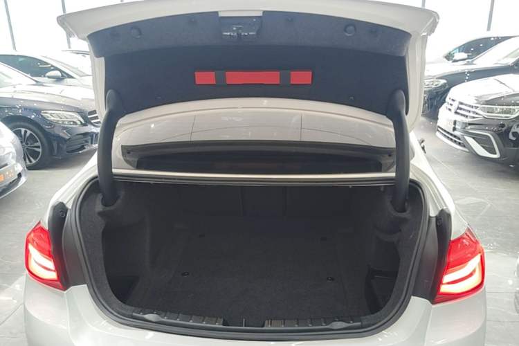 Used BMW 3 Series 2019 320Li Fashion Model Trunk