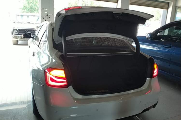 Used BMW 3 Series 2019 320Li M Sport Package Trunk