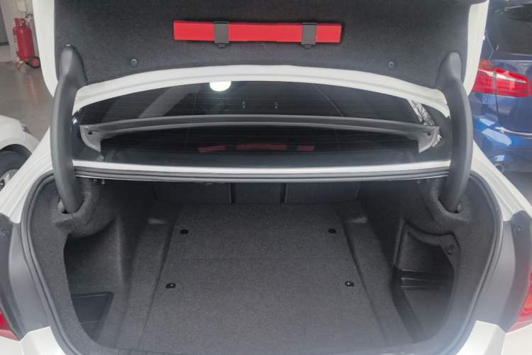 Used BMW 3 Series 2019 320Li Fashion Model Trunk