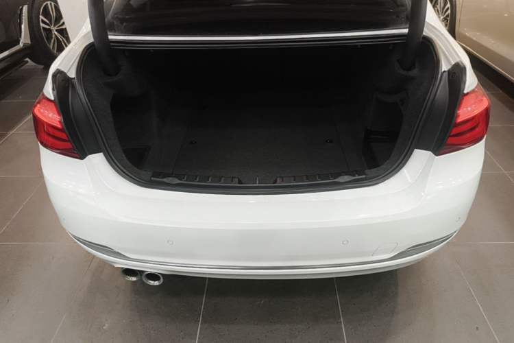 Used BMW 3 Series 2019 320Li Fashion Model Trunk