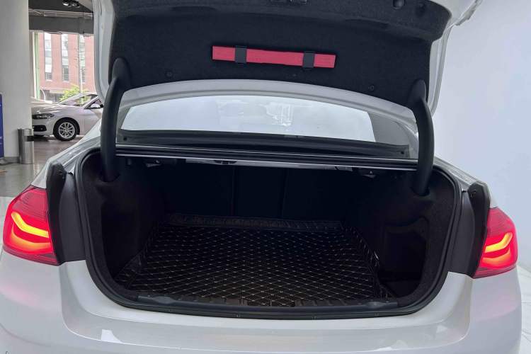 Used BMW 3 Series 2019 320Li Fashion Model Trunk