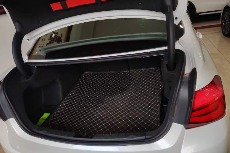 Used BMW 3 Series 2019 320Li Fashion Model Trunk