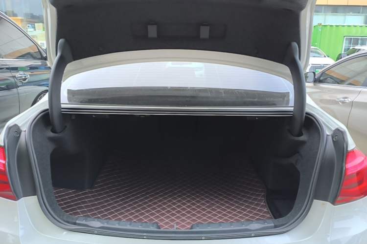 Used BMW 3 Series 2019 320Li Fashion Model Trunk