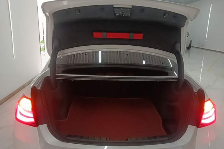 Used BMW 3 Series 2019 320Li Fashion Model Trunk