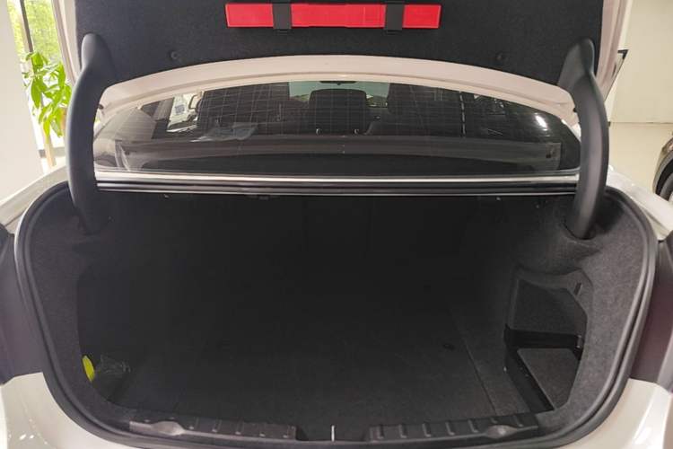 Used BMW 3 Series 2019 320Li Fashion Model Trunk