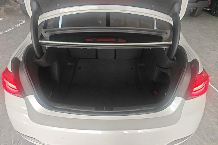 Used BMW 3 Series 2019 320Li Fashion Model Trunk