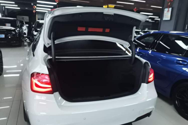 Used BMW 3 Series 2019 320Li M Sport Package Trunk