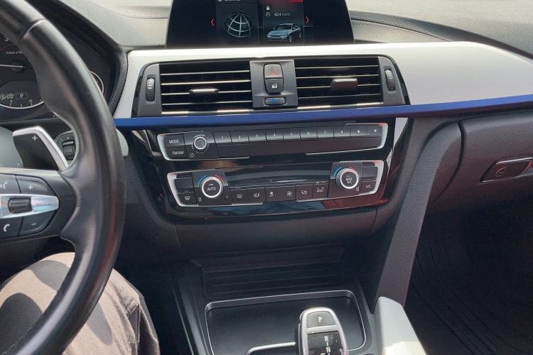 Used BMW 3 Series 2019 320i M Sport Package Audio And AC Panel