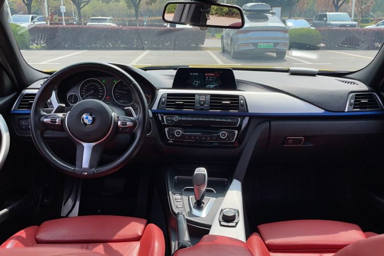 Used BMW 3 Series 2019 320i M Sport Package Center Console