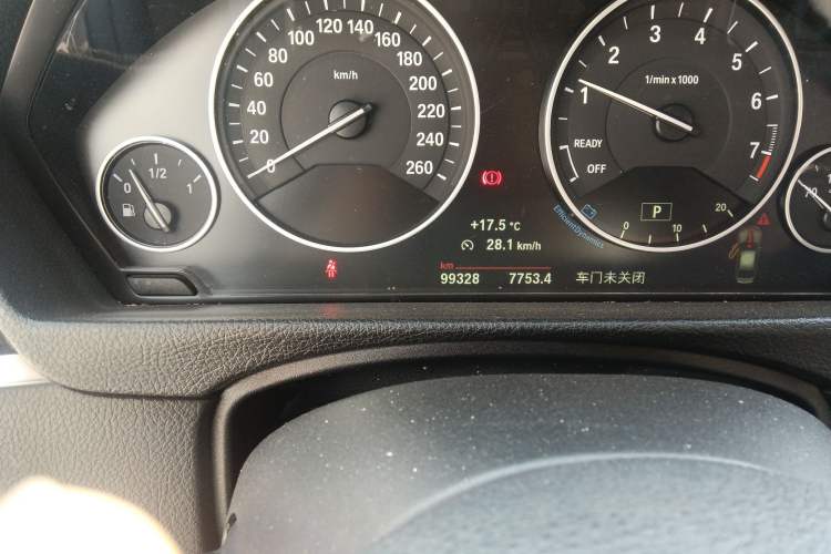 Used BMW 3 Series 2019 320Li Fashion Model Odometer Close Up