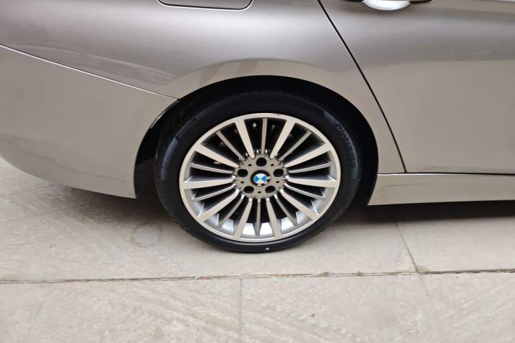 Used BMW 3 Series 2019 320Li Fashion Model Right Rear Wheel Hub