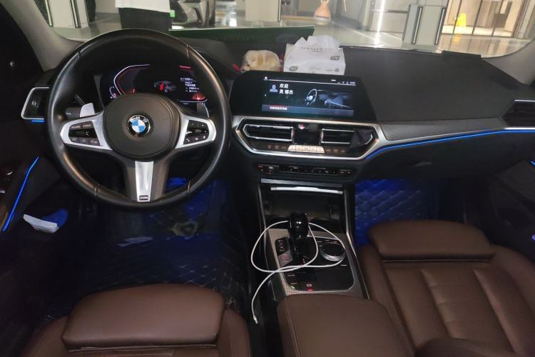Used BMW 3 Series 2020 330i M Sport Night Edition Center Console