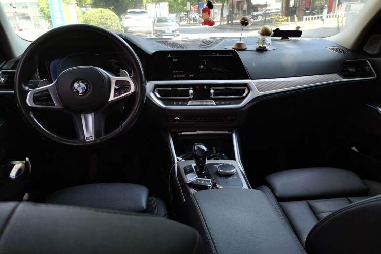 Used BMW 3 Series 2020 325i M Sport Night Edition package Center Console
