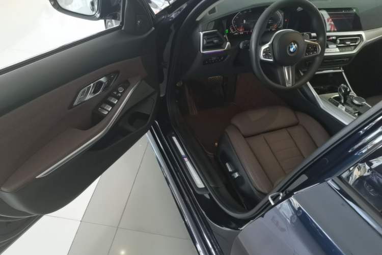 Used BMW 3 Series 2020 Restyled 325i M Sport Night Edition Package Driver Seat