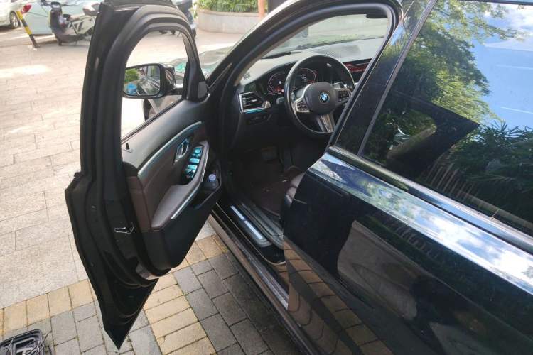Used BMW 3 Series 2020 330Li xDrive M Sport Night Edition Driver Seat