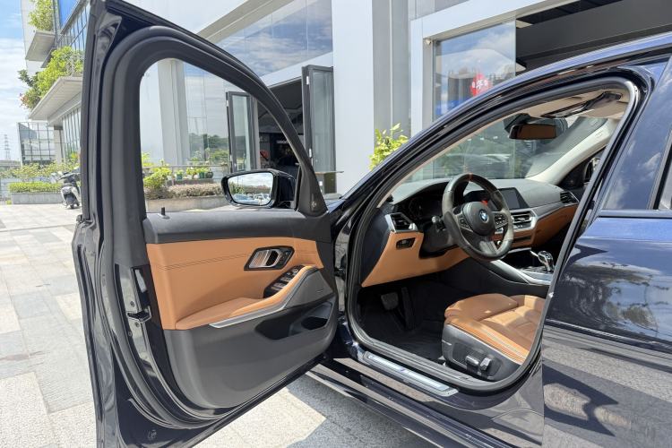 Used BMW 3 Series 2020 330i M Sport Night Edition Interior 1