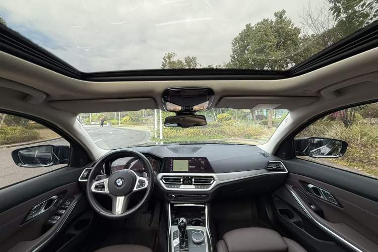 Used BMW 3 Series 2020 330i M Sport Night Edition Interior 1