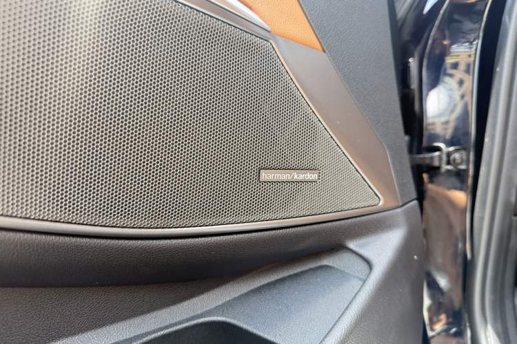 Used BMW 3 Series 2020 330i M Sport Night Edition Interior 10