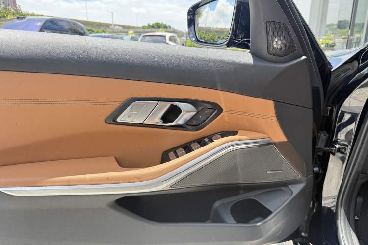 Used BMW 3 Series 2020 330i M Sport Night Edition Interior 3