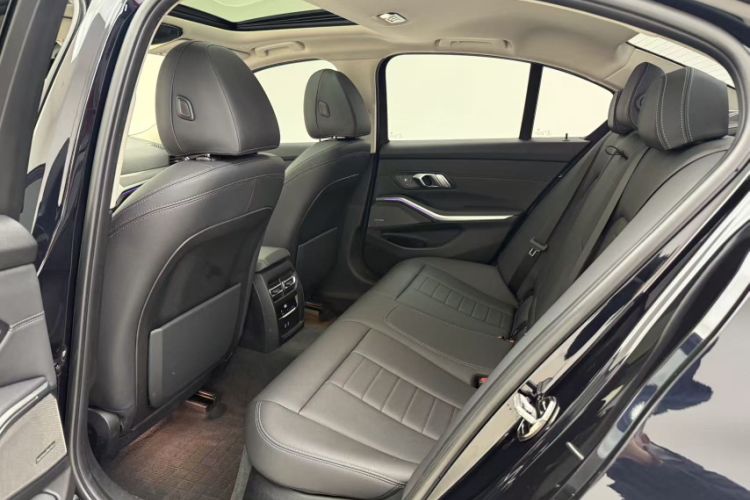 Used BMW 3 Series 2020 330i M Sport Night Edition Interior 3