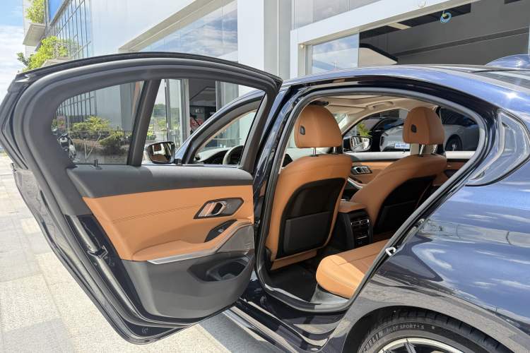 Used BMW 3 Series 2020 330i M Sport Night Edition Interior 8
