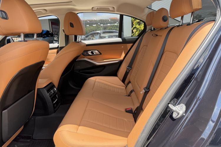 Used BMW 3 Series 2020 330i M Sport Night Edition Interior 9