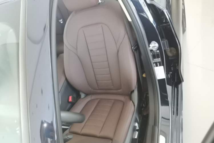 Used BMW 3 Series 2020 Restyled 325i M Sport Night Edition Package Left Front Seat