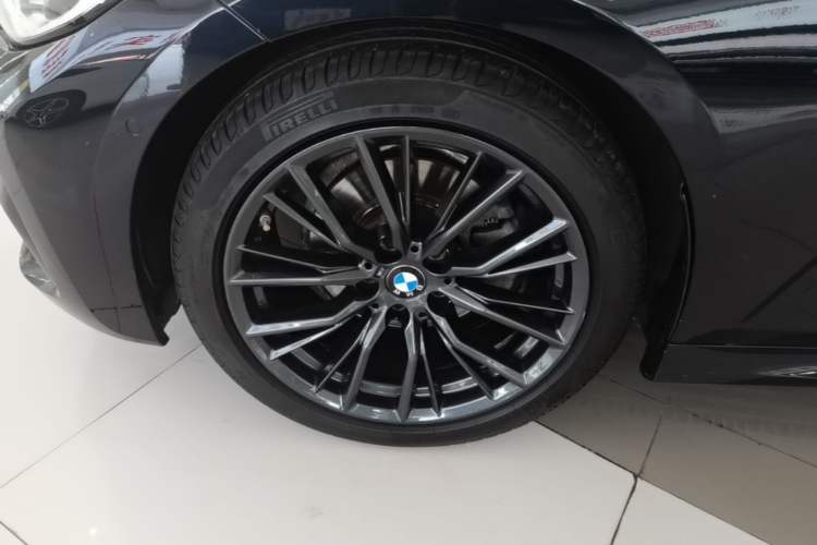 Used BMW 3 Series 2020 Restyled 325i M Sport Night Edition Package Left Front Wheel Hub