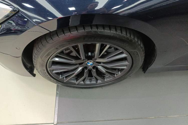 Used BMW 3 Series 2020 325Li M Sport Night Edition Package Left Front Wheel Hub