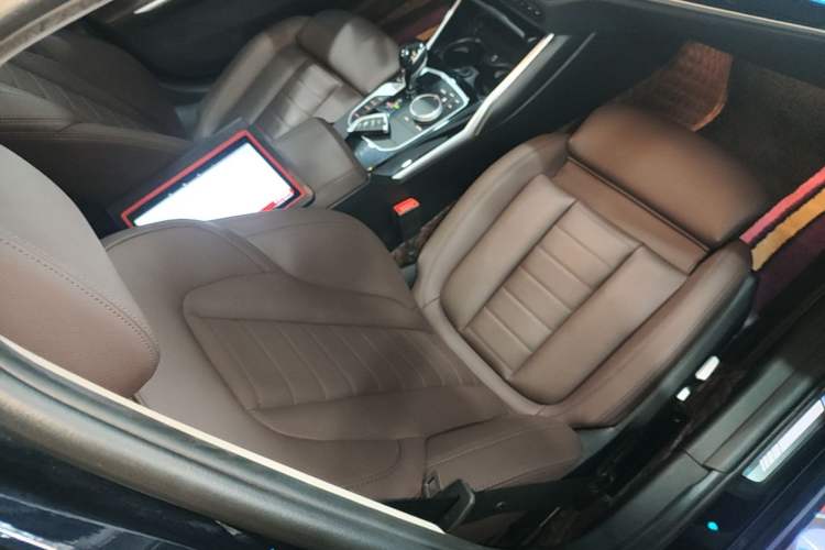 Used BMW 3 Series 2020 320Li M Sport Package Right Front Seat