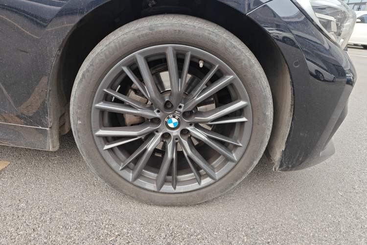 Used BMW 3 Series 2020 Restyled 325i M Sport Night Edition Package Right Front Wheel Hub