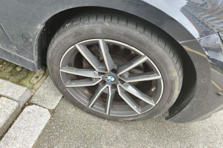Used BMW 3 Series 2020 320Li M Sport Package Right Front Wheel Hub