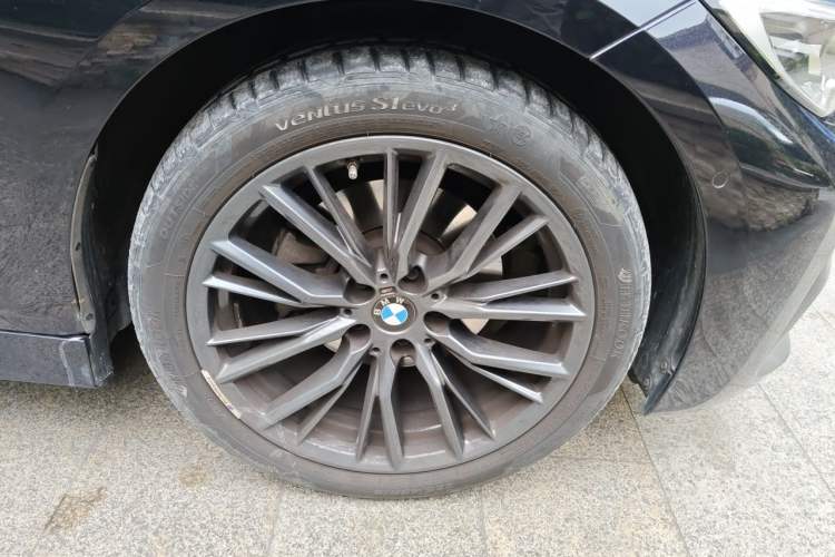 Used BMW 3 Series 2020 Restyled 325i M Sport Night Edition Package Right Front Wheel Hub