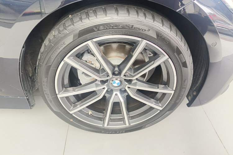 Used BMW 3 Series 2020 325Li M Sport Package Right Front Wheel Hub