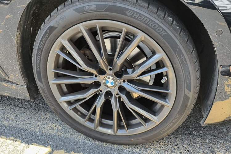 Used BMW 3 Series 2020 320Li M Sport Package Right Front Wheel Hub