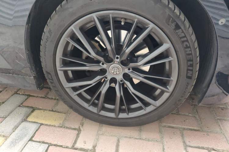 Used BMW 3 Series 2020 Facelifted 325Li M Sport Night Edition Package Right Front Wheel Hub